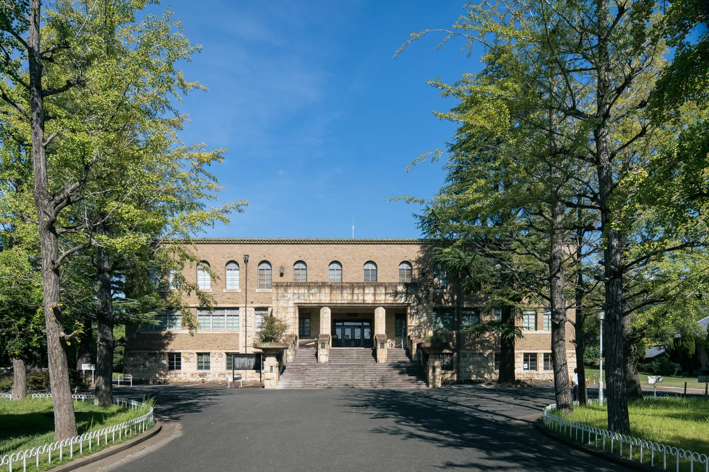 天理大学附属天理図書館の写真